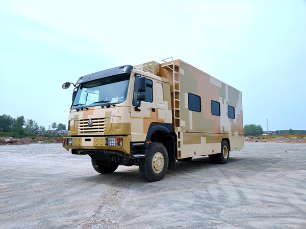 重汽豪沃四驅(qū)野戰(zhàn)宿營(yíng)車(chē)（12人）