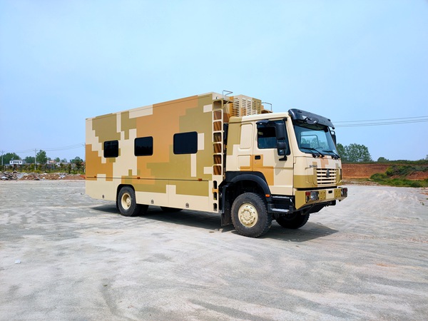 重汽豪沃四驅(qū)野戰(zhàn)宿營(yíng)車(chē)（12人）