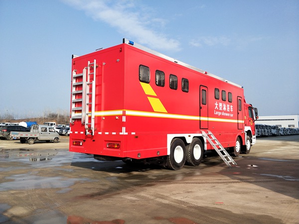重汽豪沃前四后八淋浴車(chē)